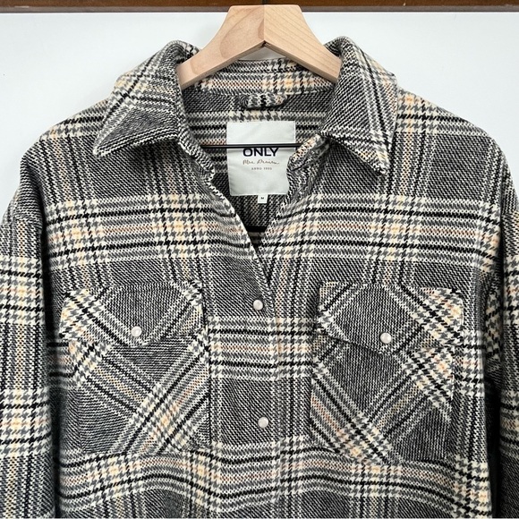 Only Checked Shacket with Pearl Snaps and Fringe. Heavyweight. Grey. Medium - Picture 3 of 9